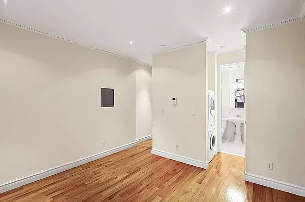 Rented by Cooper & Cooper Real Estate | media 10