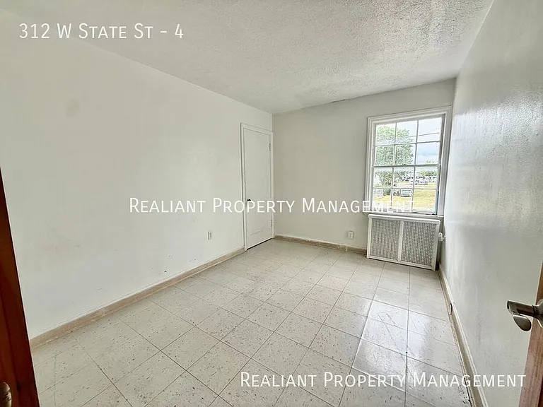 312 W State St #4 — Photo 4