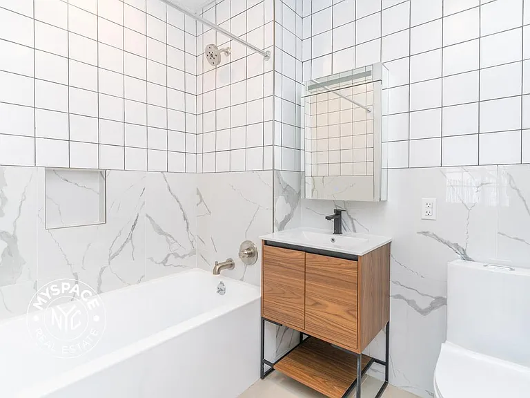 77 Hudson Ave #3 — Photo 4
