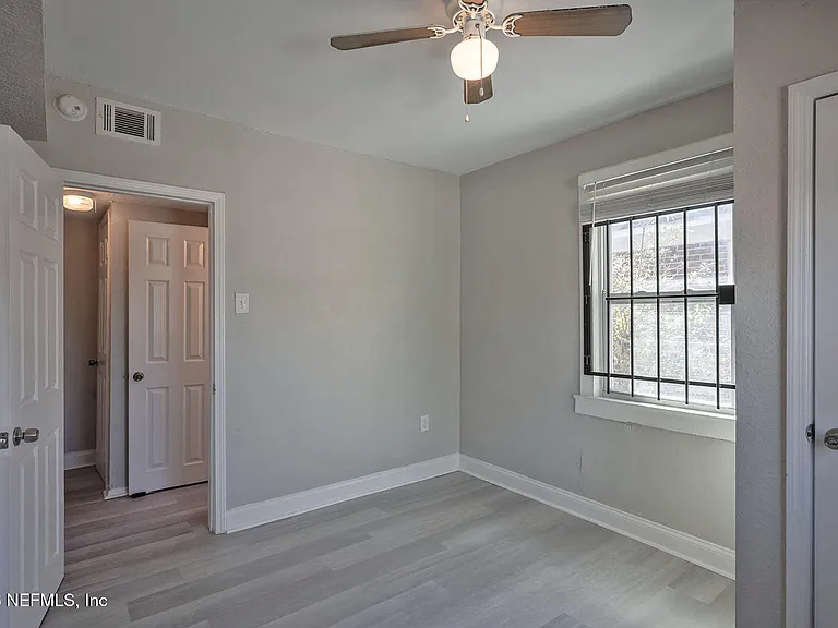 2036 W 11th St — Photo 19