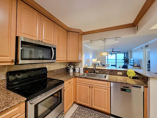 111 Lake Emerald Dr #406 Photo 1