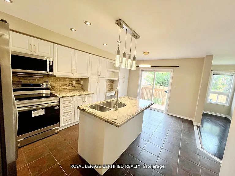 426 Orange Walk Cres — Photo 11