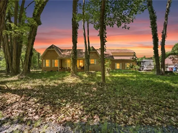645 Ravenwoods Dr, Chesapeake, VA 23322