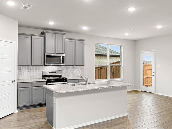 5th image of 1632 Meadow Crest Dr