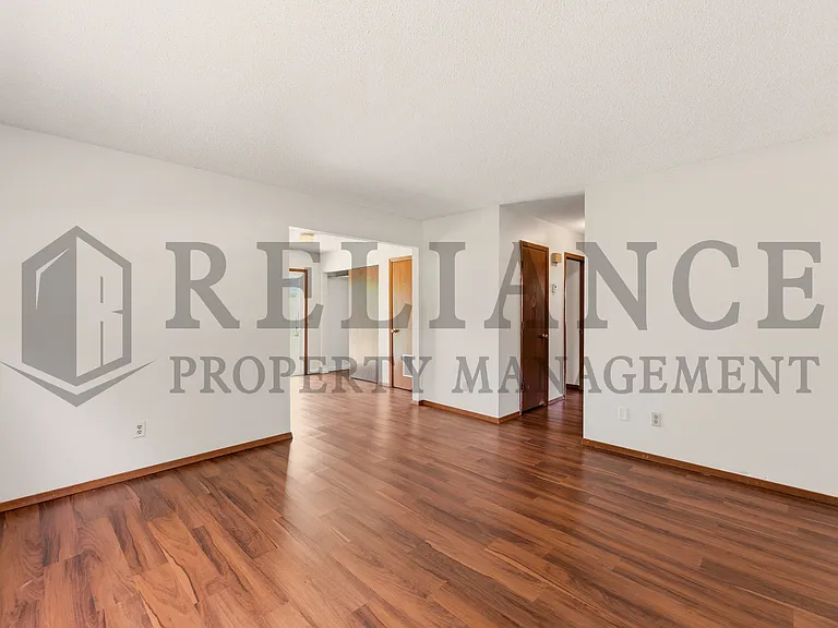 1158 N Edwards Ave — Photo 3