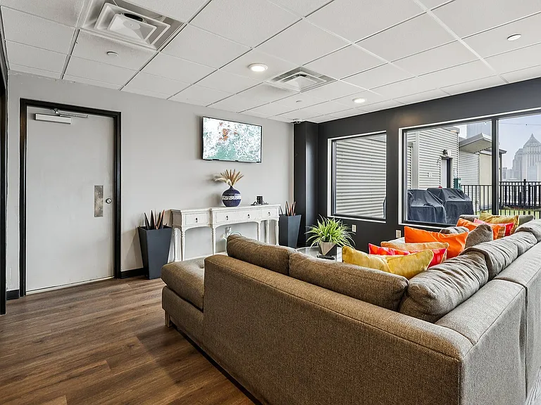 66-web-or-mls-Penn Ave-2409-901