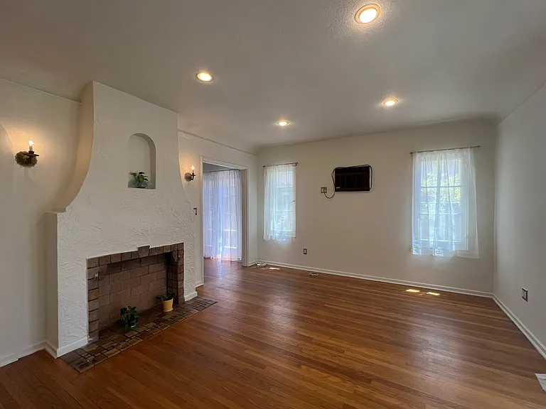 1171 Huntington Dr #D — Photo 6