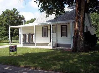 825 Gilbert St, Waterloo, IA 50707