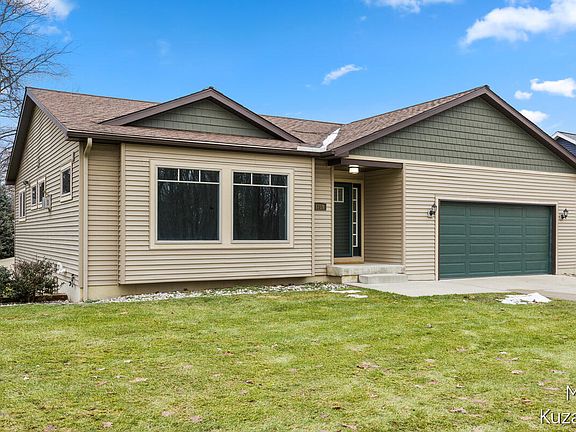 3rd image of 3759 40th St SW