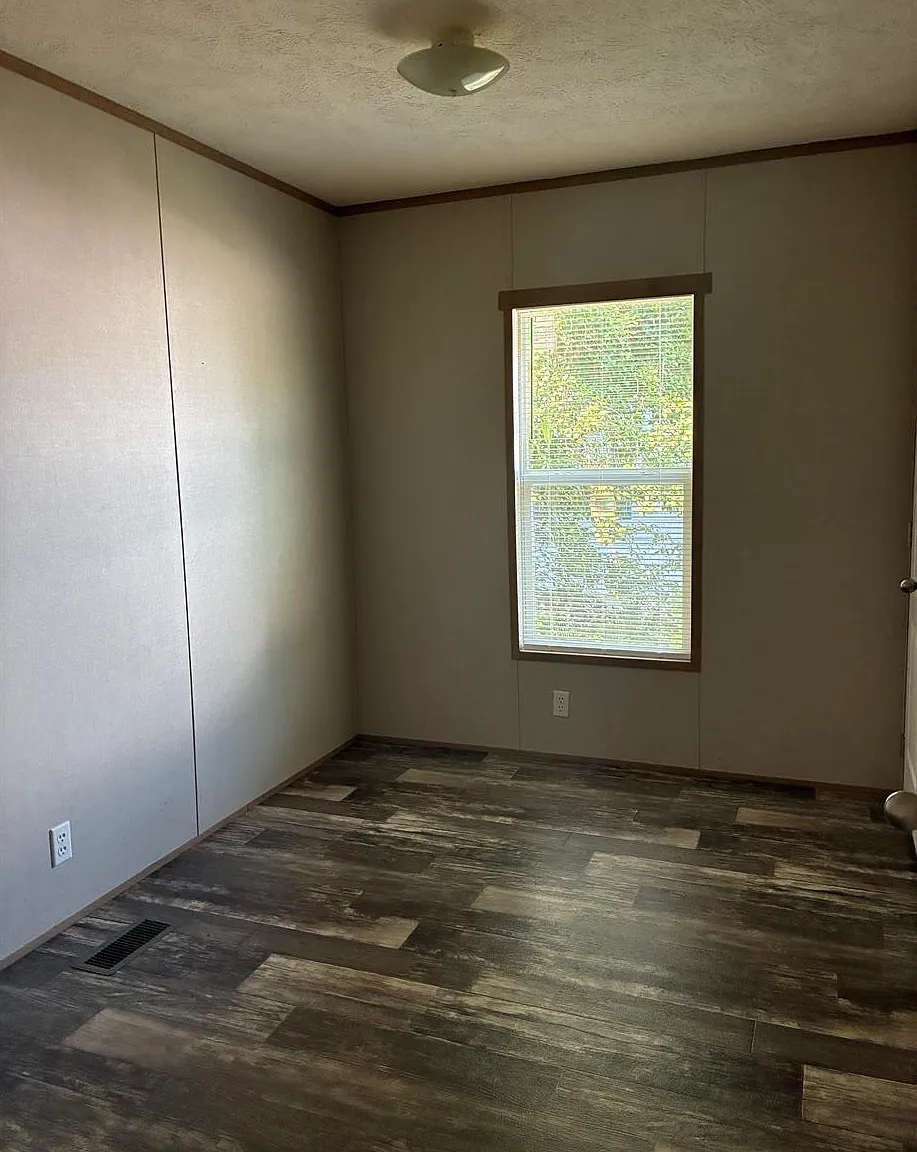 136A — Photo 3