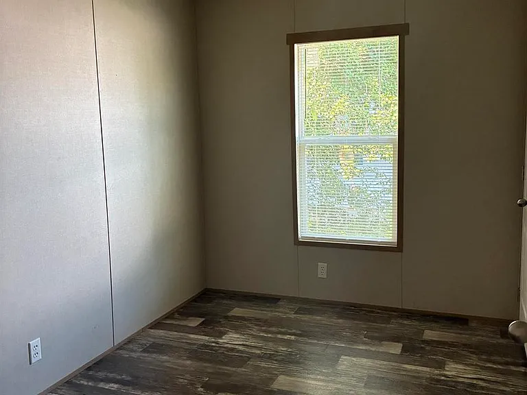 136 Ash St — Photo 3