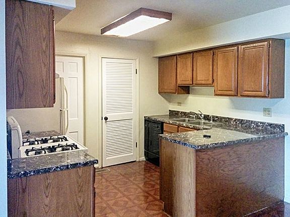 5th image of 35 Wildwood Ln #G