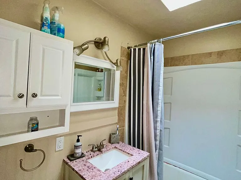 2121 S Josephine St — Photo 16