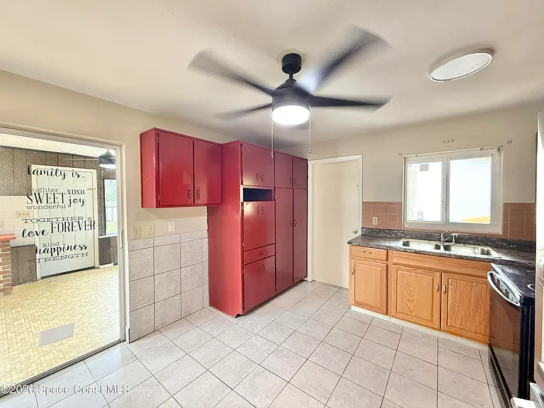 1635 Nassau St — Photo 3