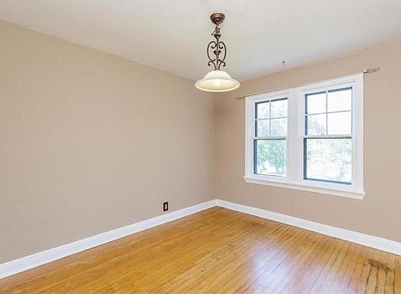 3rd image of 2052 Westbrook Dr