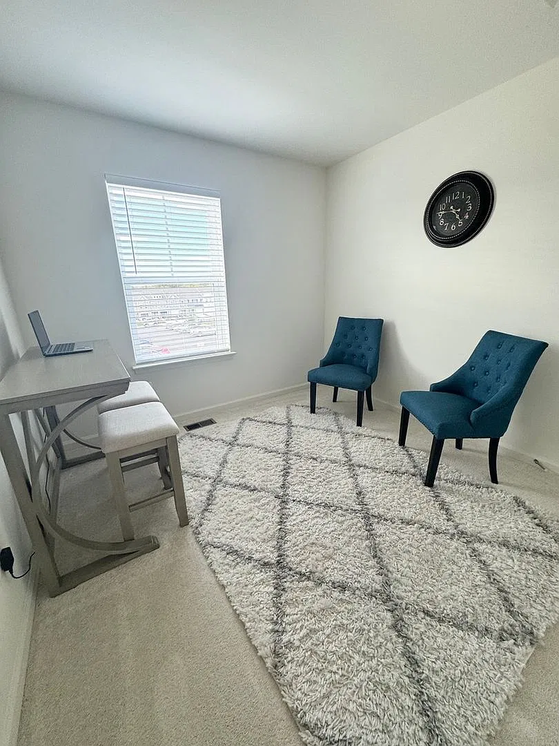 Charming 3BR 3.5 Half Bath 3 Level Townhome in Falling Waters — Photo 2