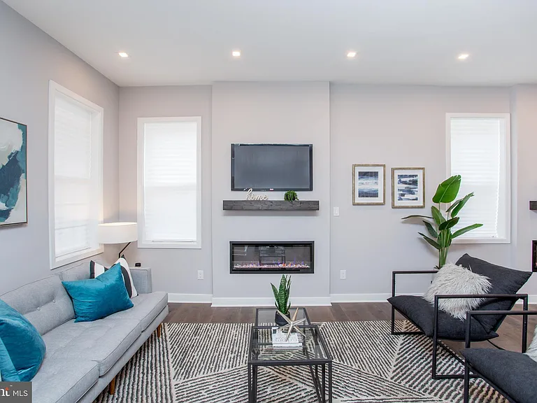 327 Wood St — Photo 10