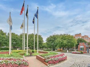 407 Penn Ct #407, Edgewater, NJ 07020