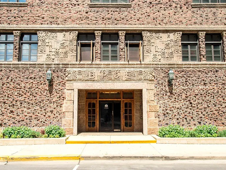 Historic Stolp Island Apartments — Photo 13