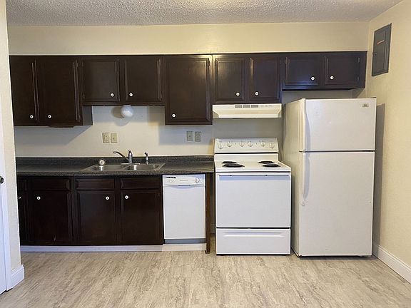 5th image of 5 Village Dr APT 1