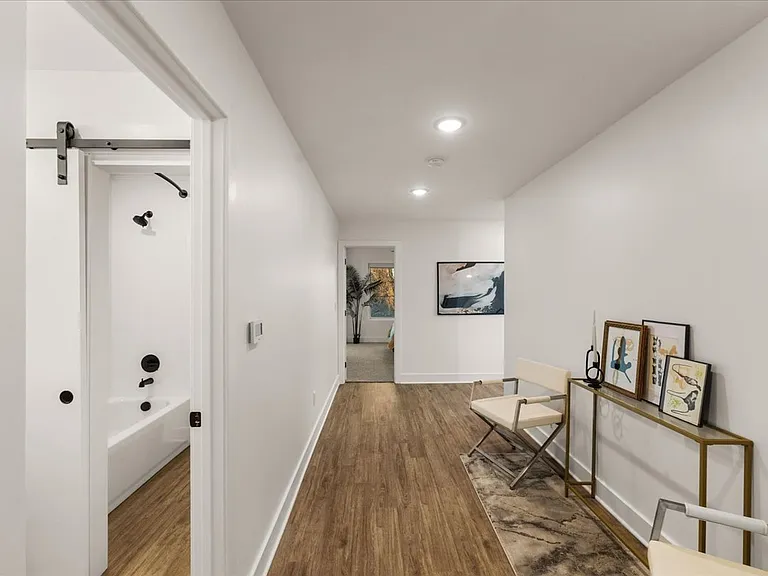 1213 E 29th St — Photo 38