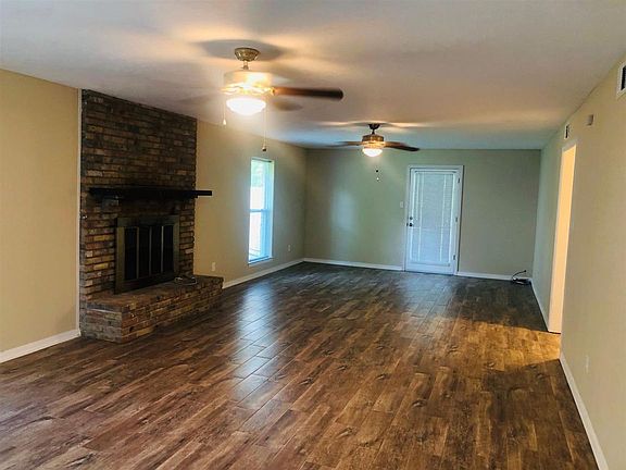 4th image of 1700 Camelot St