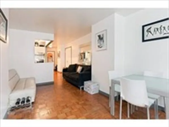 222 West 14th Street image 1 of 8