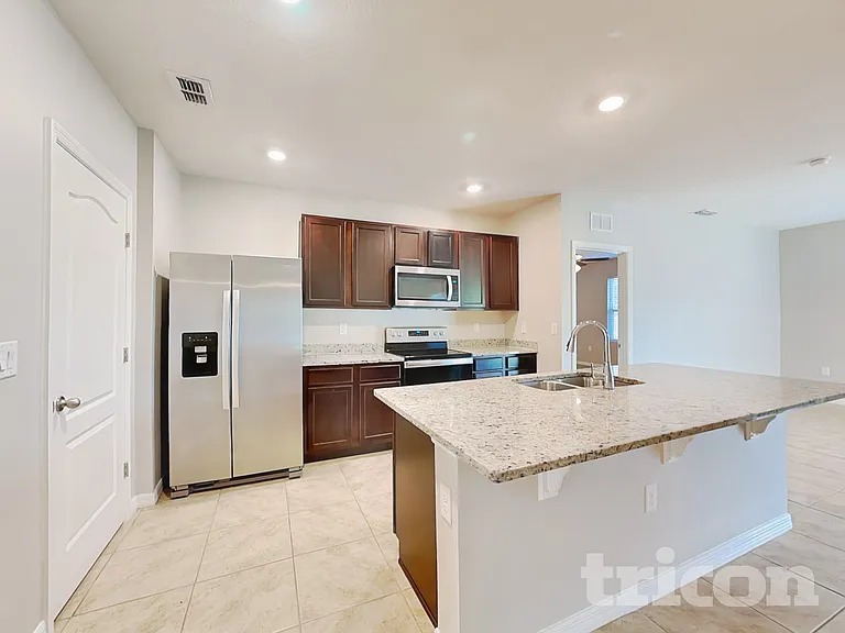 5765 Arlington River Dr — Photo 5