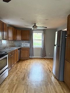 3rd image of 1122 Cloverfield Dr