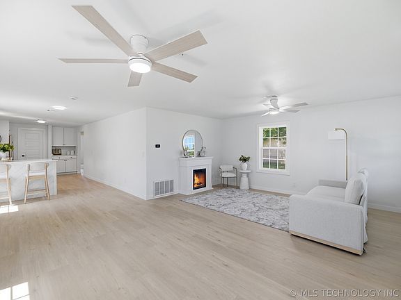 5th image of 2910 W 48th St