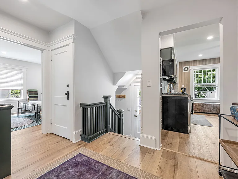 34 Washington Pl #2 — Photo 3