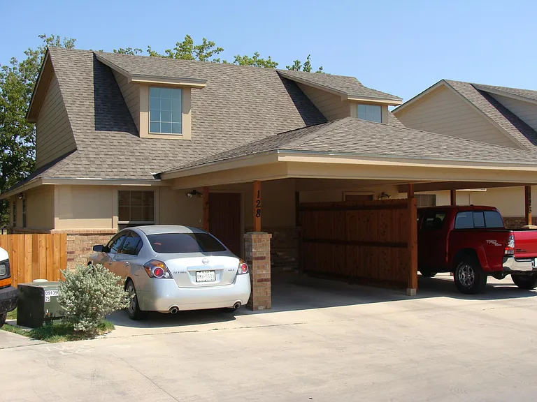 128 Meadow Park Cir #128 — Photo 1