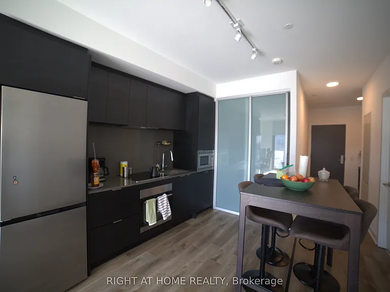 86 Dundas St E #725 — Photo 3