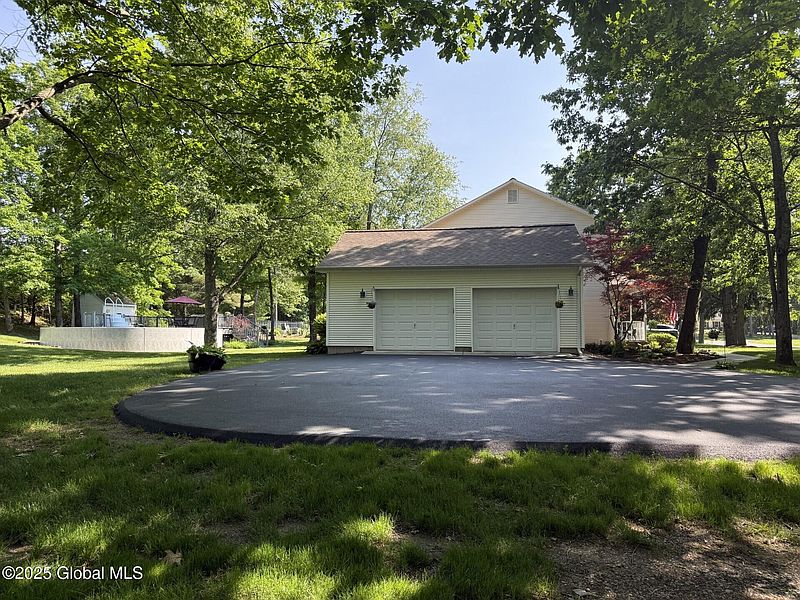 5th image of 14 Edward Drive