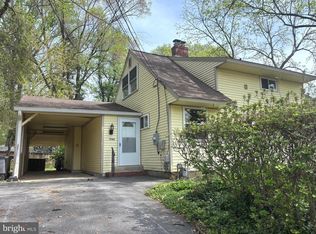 1702 McAuliffe Dr, Rockville, MD 20851
