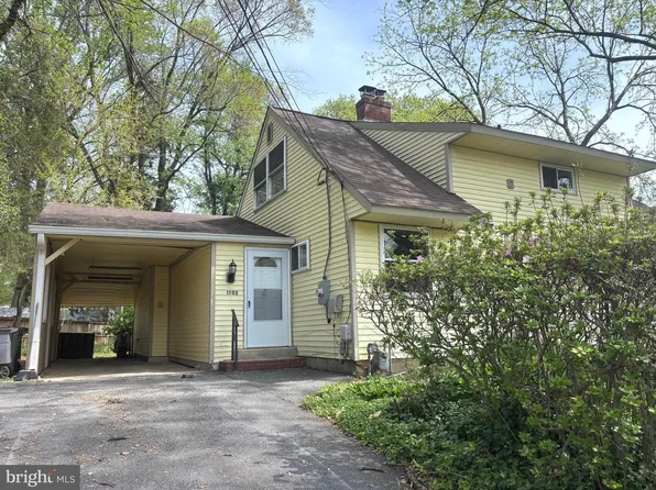 1702 McAuliffe Dr, Rockville, MD 20851