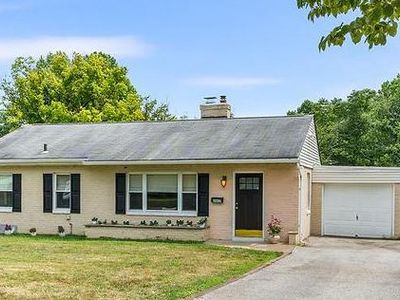 2037 Rose Ln, Broomall, PA, 19008