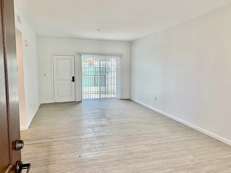 215 N Myrtle Ave #A11 — Photo 4