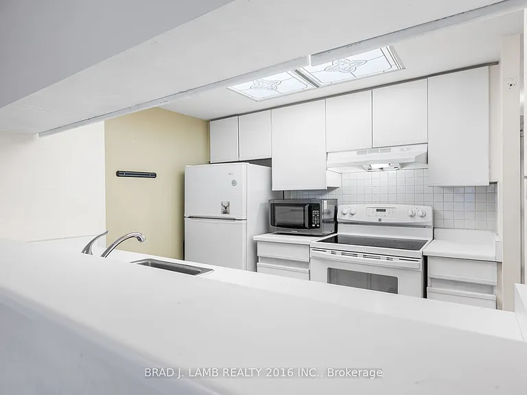 1001 Bay St #2709 — Photo 15