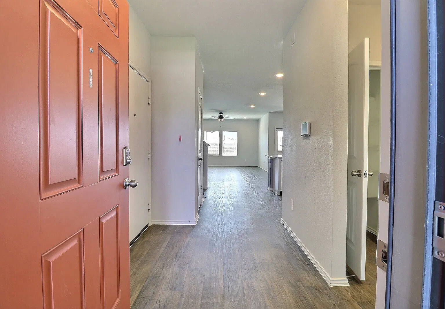 4 bed, 3.0 bath, 2262 sqft, $3,000 — Photo 3