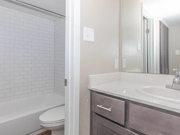 2 Bedroom 1 Bathroom, washroom