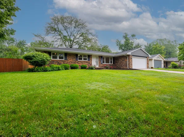 2810 Coventry Ct, Bloomington, IL 61704