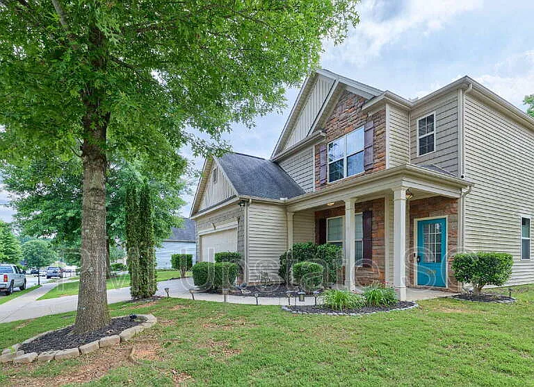 218 Marefair Ln — Photo 3