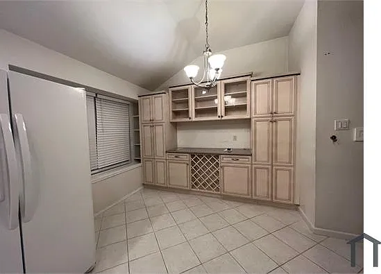 5 bed, 1953 sqft, $3,700 — Photo 3