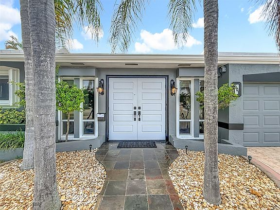 4th image of 501 SE 7th Avenue