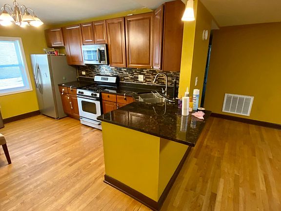 3rd image of 6417 N Damen Ave #B