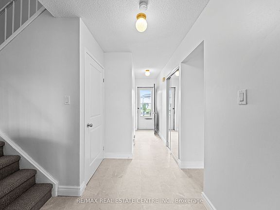 2nd image of 13 Gold Pine Ct