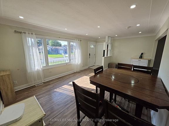 3rd image of 7150 Douglas Cres