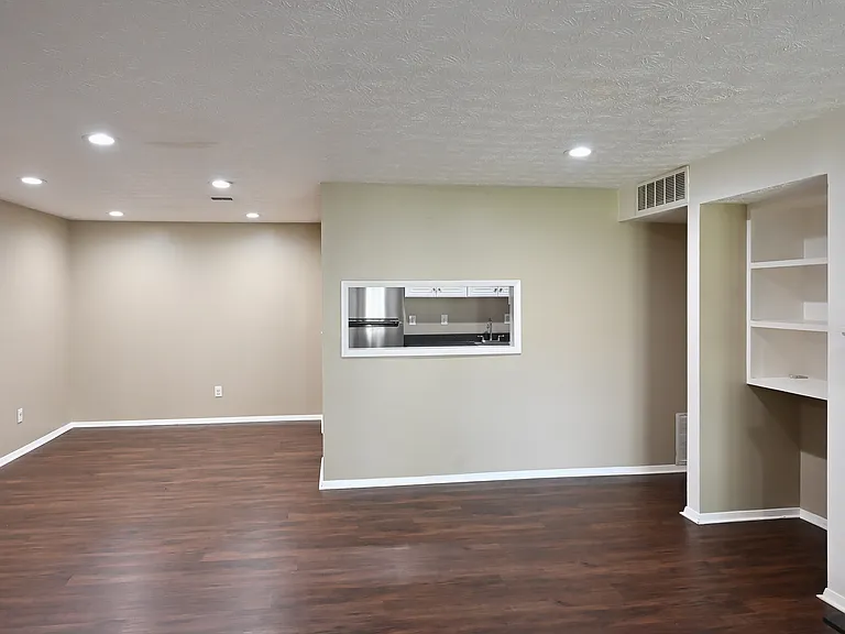 908 Park Ridge Cir — Photo 16