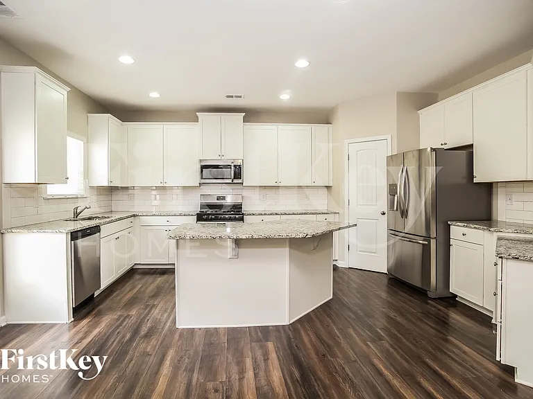 240 Jefferson Ave — Photo 6